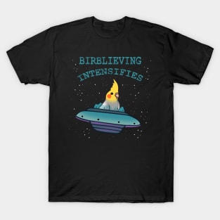 birblieving intensifies - ufo birb T-Shirt